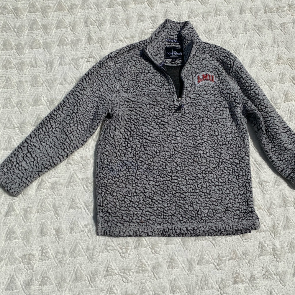 Super cozy LMU Sweat-Shirt.